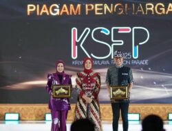 Ketua TP PKK Kota Lubuk Linggau Raih Penghargaan Kriya Sriwijaya Fashion Parade