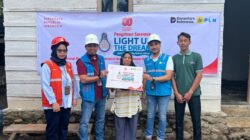 PLN UP3 Lubuklinggau Lakukan Pasang Baru Sambungan Listrik Lewat Program Light Up The Dream