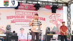 Semarak HUT ke-80 RI, Wali Kota Lubuk Linggau Buka Lomba Panjat Pinang
