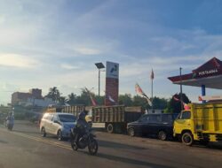 Komputer Macet, Layanan BBM Lumpuh di SPBU Kupang Akibatkan Antrian Panjang