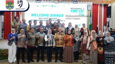 Wali Kota Lubuk Linggau Bersama Ketua TP PKK Hadiri Gala Dinner Muskomwil II APEKSI