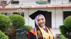 ‎Dekan Fisip Unmura Dr. Eva Kurnia Farhan, S.IP., M.PA Raih Predikat Cumlaude Peringkat 2 pada Wisuda Doktor Undip
