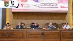 Wali Kota Lubuk Linggau Mendengarkan Pandangan Umum Fraksi Dewan Terhadap 6 Raperda