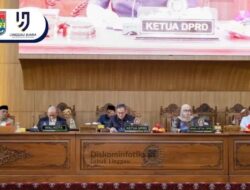 Wali Kota Lubuk Linggau Mendengarkan Pandangan Umum Fraksi Dewan Terhadap 6 Raperda