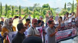 22 Hari Tanpa Tersangka: Ribuan Massa Segel Moral Polres Musi Rawas, Desak Kasus Sopiah Ditarik ke Polda