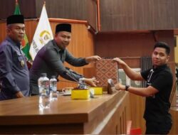Paripurna DPRD Musi Rawas Mendengarkan Pandangan Fraksi