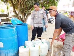 Peduli Warga, Polsek Keluang Salurkan 10.000 Liter Air Bersih untuk Masyarakat Desa Mekar Jaya